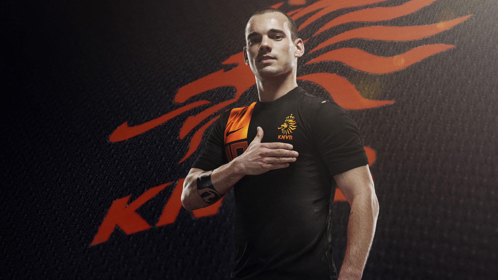 冠军球队球员参与公益拍卖筹款支持基层体育设施,冠军球场